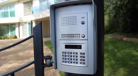 Interphone à l'entrée d'une maison