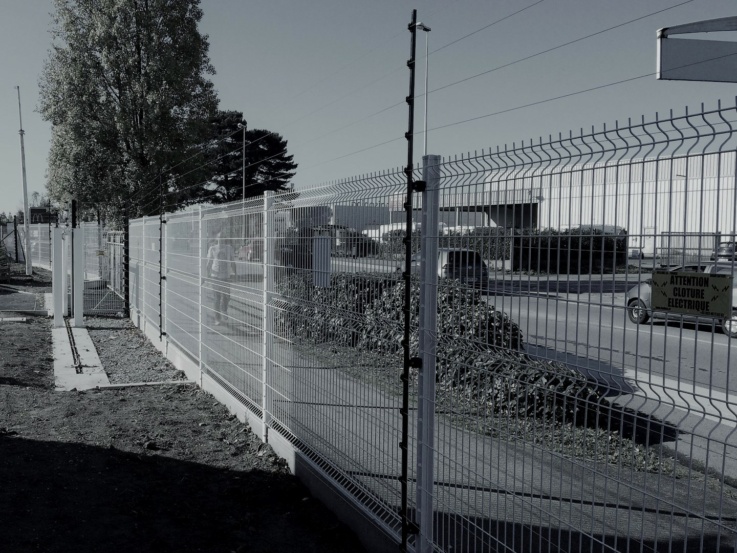 Clôture électrique de sécurité sur clôture existante