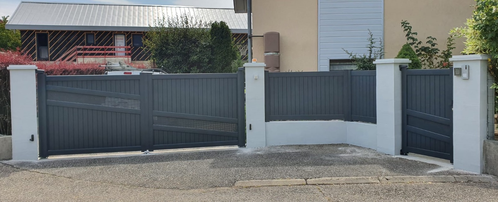 Ensemble portail-portillon-clôture