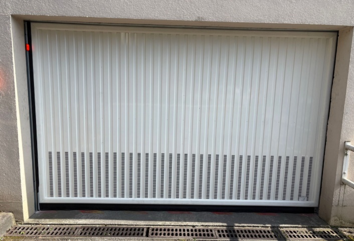 Porte de garage basculante automatique SINDAUR