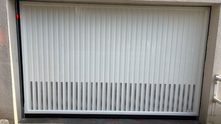 Porte de garage basculante automatique SINDAUR