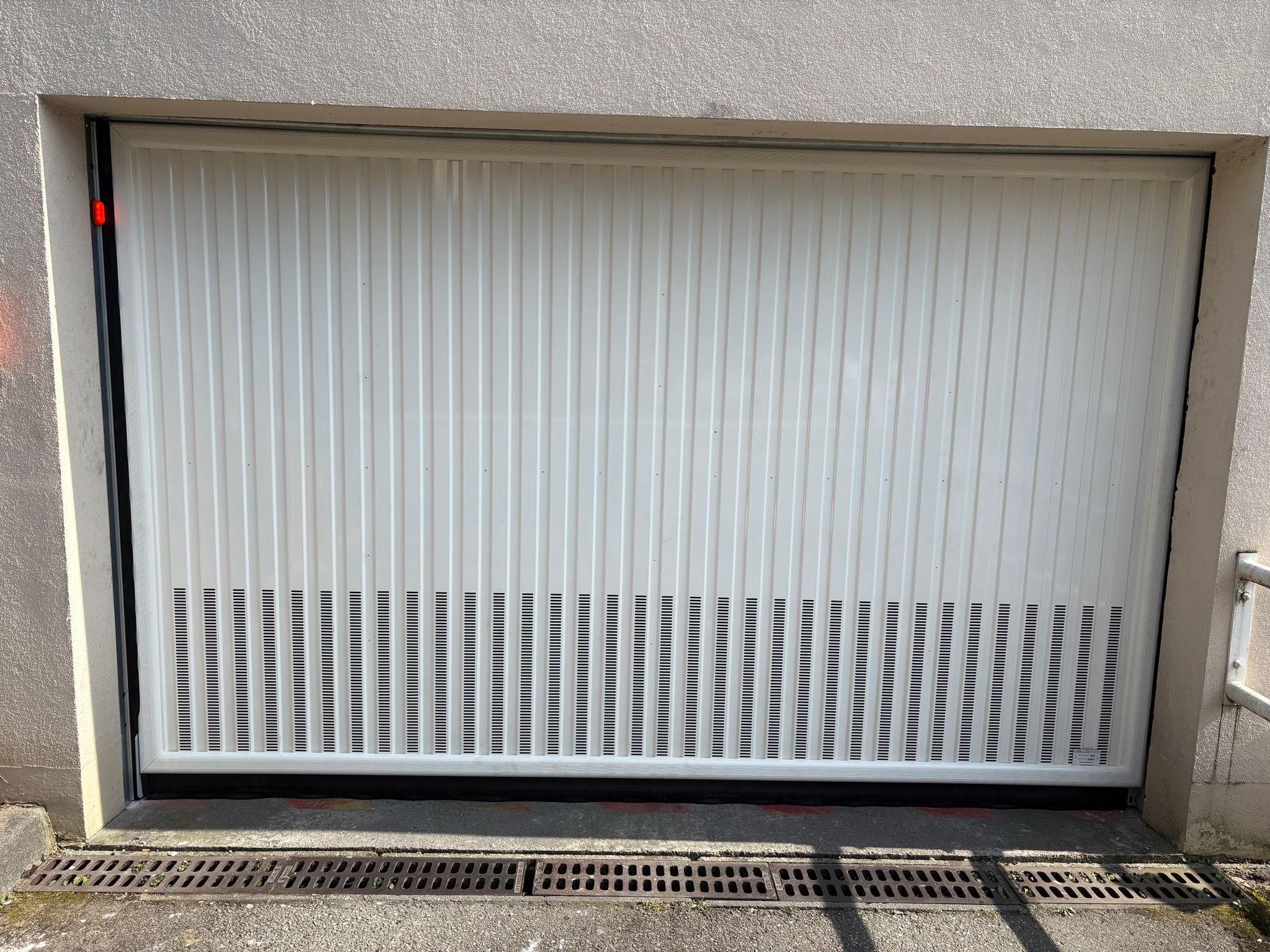 Porte de garage basculante automatique SINDAUR